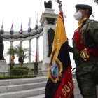 Los militares rindieron tributo al Escudo Nacional en una ceremonia cívica realizada en el hemiciclo de La Rotonda.