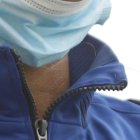 El profesor Jhonny Morales viendo a su hijo en el estadio de Valdez.