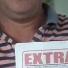 Roosevelt Bustamante muestra el ejemplar que le llegó premiado.