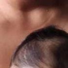 Andrea espera que el casco donado sea de la medida del cráneo de su hijo.