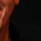 El actor da vida a un androide en la saga cinematográfica.