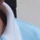 Norma posa alegremente junto a su nieto, quien le confirmó que se había ganado el premio.