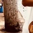 A Willie 

Tamayo no le importó llenarse de lodo. Quiso ayudar a los vecinos de La Comuna que lo han acompañado en su carrera.