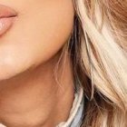 La artista acabó de estrena el video de su canción Bandolera.