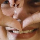 María José, le gusta comer postres aunque le cuesta hacerlos.