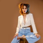 Es un actriz, reina de belleza y presentadora ecuatoriana.