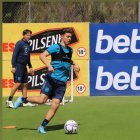 Jeremy Sarmiento entrenó el viernes 18 de marzo en la Casa de la Selección, en Quito, tras pocas horas de haber arribado al país.