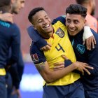 Joao Rojas (d) saltaría como titular, en el duelo que Ecuador disputará ante Paraguay, por las eliminatorias.