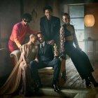 El protagonista de King Richard posó  junto a su familia y la estatuilla del Óscar.