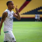 Byron Castillo volvió a estar con sus compañeros.