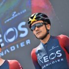 El ciclista ecuatoriano Richard Carapaz (d) completó sin problemas la quinta etapa del Giro de Italia.