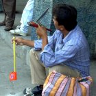 Quienes no tienen 'camello' buscan la forma de ganarse el sustento con 'cachuelos', que no son constantes.