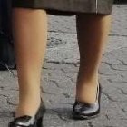 Una de los policías que trabajarán en la Zona 8 arriba al Cuartel Modelo de Guayaquil.