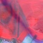 Look casual. El  blazer lleva detalles y accesorios de la legendaria lengua de los Rolling Stones.  La falda a la rodilla lo  convierte en casual.