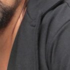 Es casado y tiene dos hijos. El último de ellos canta.