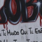 Una casa del sector luce un muro pintado en alusión a Los Lobos.
