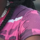 Mónica le gusta correr toda la cancha, a veces hasta quiere festejar los goles que hacen a los que dirige.