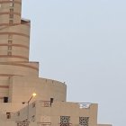 Si le da pereza o se quedó sin dinero para el tour por el desierto, puede tomarse la foto en el centro de Doha con el camello.