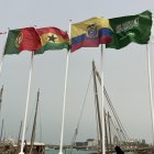 Como testigo el Golfo Pérsico, en Doha, flamea la tricolor, desde el pasado 24 de marzo del 2022.