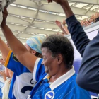 Moisés Caicedo llevó a sus padres a vivir con él a Inglaterra.