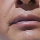 José Betún vende frutillas cerca de San Roque, centro de la capital.