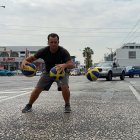 Roberto Rojas se ha dedicado durante los últimos cuatro años a realizar malabares en los semáforos de Guayaquil.
