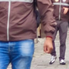 El hijo lo encontró colgado en la habitación