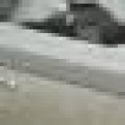 Por las heridas, el conductor perdió el equilibrio del automotor, chocando contra un container.