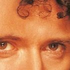 El material además contiene escenas detrás de cámara de conversaciones mantenidas en el estudio de grabación.