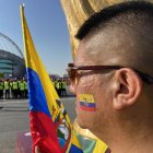 José Díaz llegó desde Milán, Italia, para apoyar a Ecuador en la Copa del Mundo. Sacará los ahorros si la Tri clasifica a octavos de final.