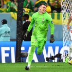 El arquero de Croacia atajó el primer penal de la tanda.