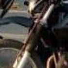 Joven quedó tieso frente a una capilla