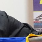 Walter Rolando Guerrero recibe la camiseta de su nuevo equipo Astillero FC de parte de su presidente Ab. Héctor Pesantez.