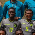 La sub 17 ha tenido 10 microciclos con el entrenador Diego Martínez (izquierda de gorra).