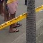 El cuerpo de Jorge Luis Silva Carrillo quedó junto a su motocicleta.