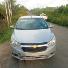 En este vehículo habrían llegado los victimarios. El automotor fue abandonado cerca del sito de los crímenes.