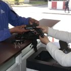 Según la ley, el permiso  de porte de armas tiene una validez de dos a cinco años.