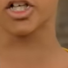 El menor involucrado siendo entrevistado por la cadena The Voice Of Tibet.