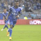 Miller Bolaños (d) no logra recuperarse de una molestia física, por lo que estará ausente en Emelec.