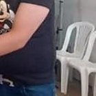 La mujer fue encontrada ensangrentada en el asiento del conductor. La pareja tenía un hijo de dos años.