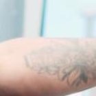 El ibarreño también se dedica a hacer edición multimedia y es corista de artistas.