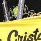 La Gloria es de Cristo decía una frase en la bandera de Ángel Mena y Byron Castillo.