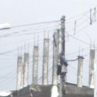 En la zona en donde ocurrió el suceso, los moradores estaban sorprendidos. El hombre quedó tirado en medio de la intersección.