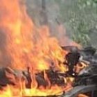 La moto de los delincuentes fue quemada.