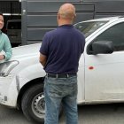 El hombre ya llevó su camioneta para que sea reparada. Un ciudadano se ofreció a ayudarlo