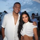 Kylian Mbappé y Kim Kardashian se tomaron una foto juntos en la White Party.