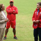 Lucía Vallecilla (i), presidenta de El Nacional, ratificó la postura del club sobre la salida del volante.