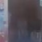 Policías acudieron al sitio para retirar el cuerpo, que estaba fuera de una tienda.