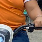 Fernando García se ganó la moto eléctrica solo por ser lectora de EXTRA.