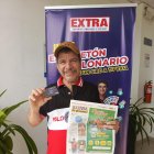 ¡Qué suertudo es Saúl Vaca! A la primera giró, ganó y celebró el regalo que se llevó con su EXTRA.